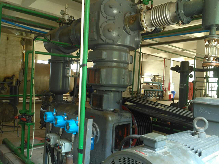 二氧化硫壓縮機(jī)江西世龍現(xiàn)場